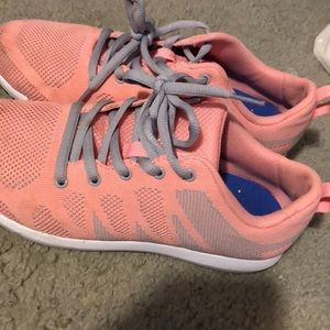 Pink non slip work shoes